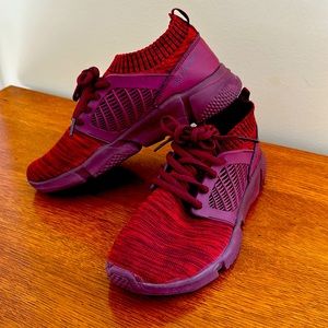 Akademiks Red Boys Shoes size 4